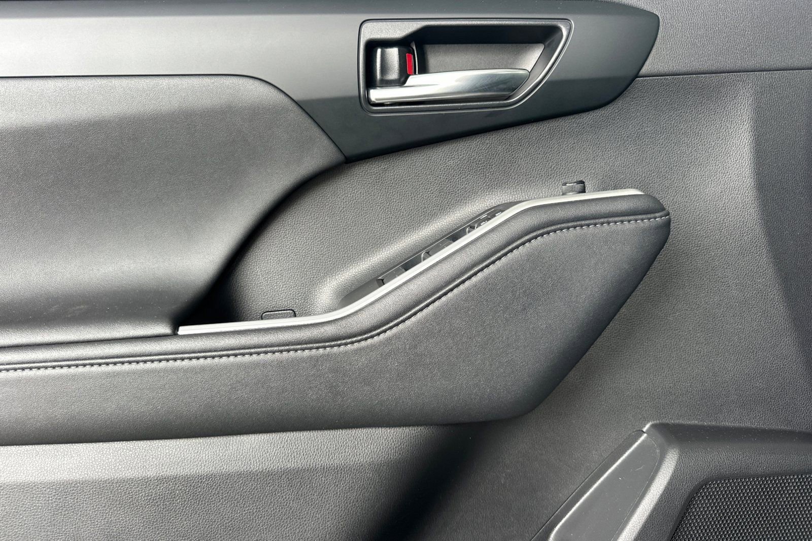 Certified 2024 Toyota Highlander XLE image 13