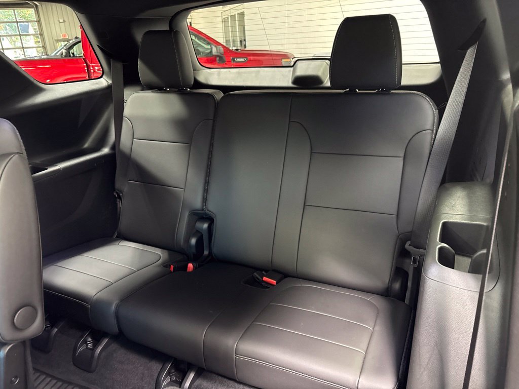 Used 2023 Chevrolet Traverse LT w/ LT Premium Package AWD/4WD image 48