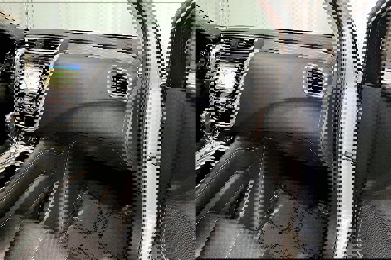 Used 2018 Nissan Murano SL w/ Moonroof Package image 16