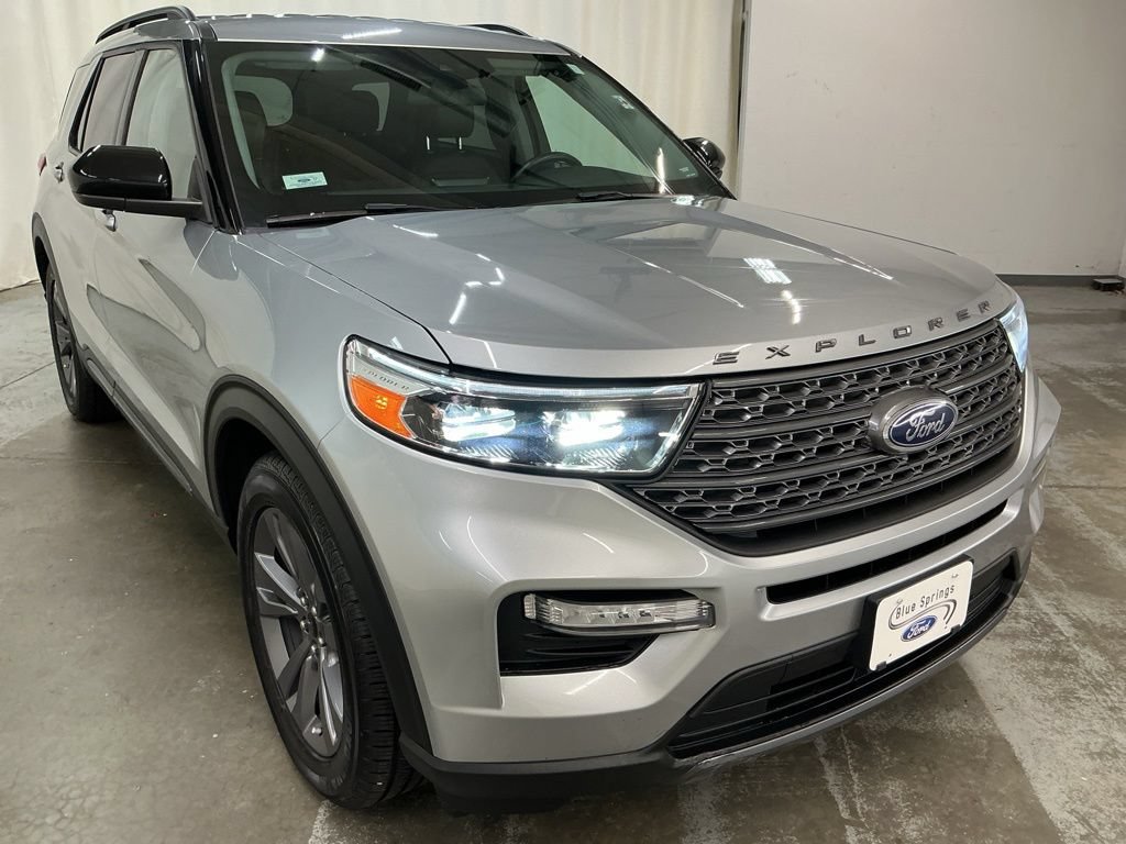 Used 2023 Ford Explorer XLT w/ Equipment Group 202A RWD image 13