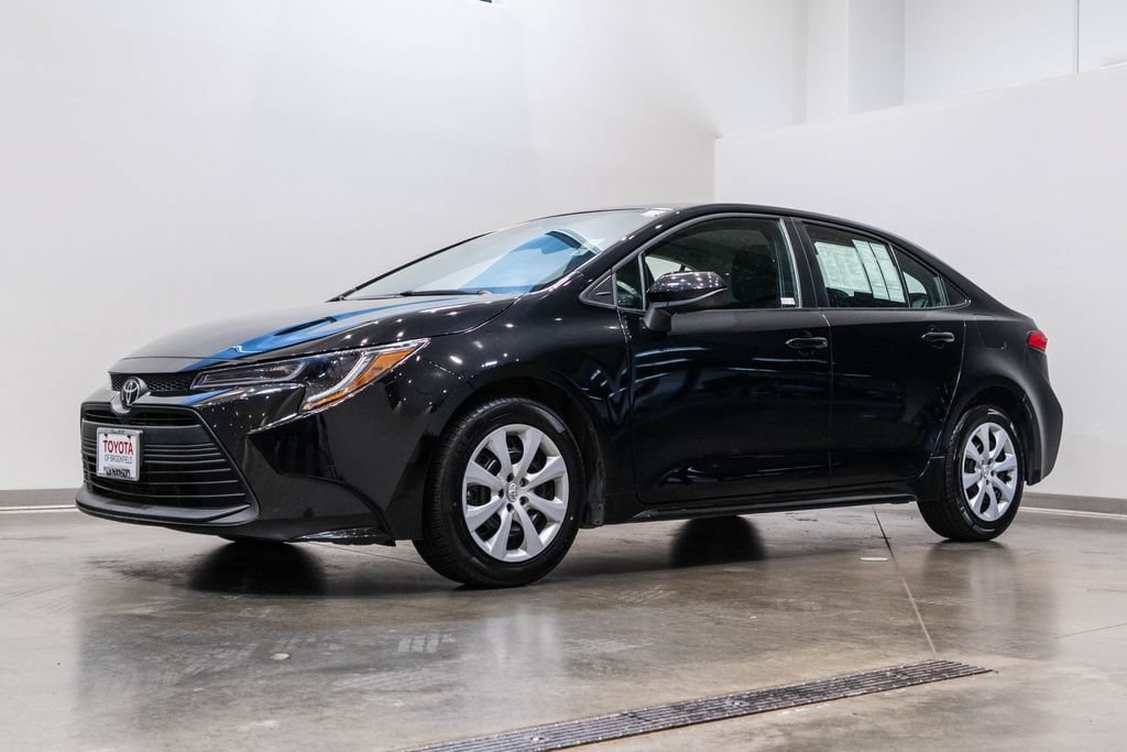 Used 2024 Toyota Corolla LE FWD image 3