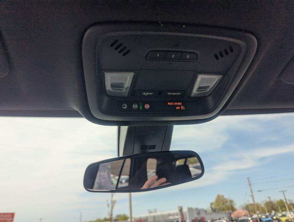 Used 2022 Chevrolet Traverse LT image 27