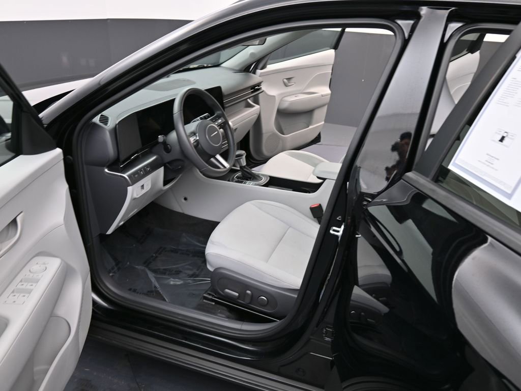 Certified 2025 Hyundai Kona SEL image 12