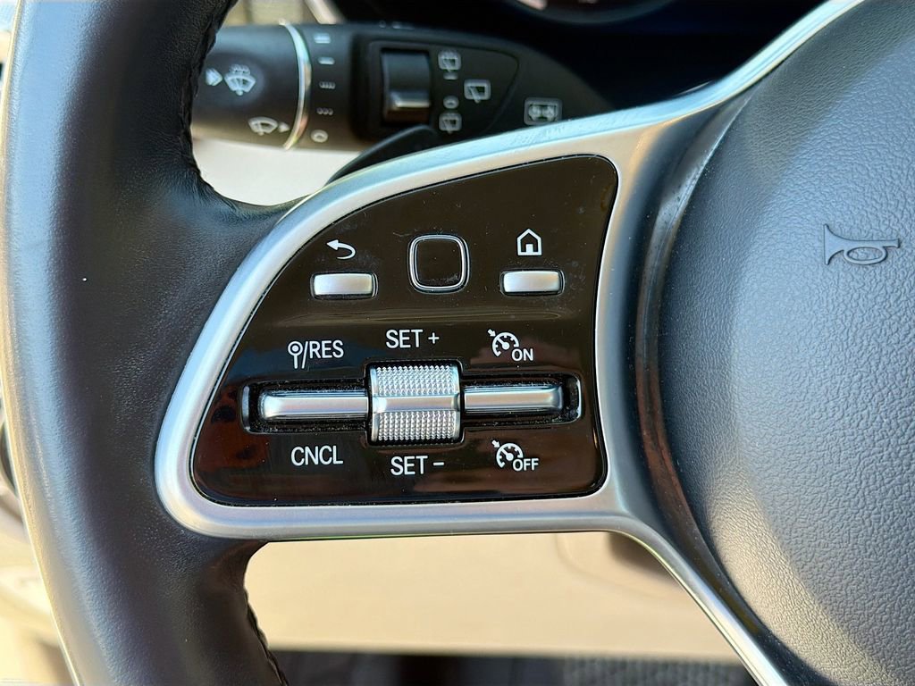 Used 2022 Mercedes-Benz GLC 300 4MATIC w/ Premium Package Lite image 18