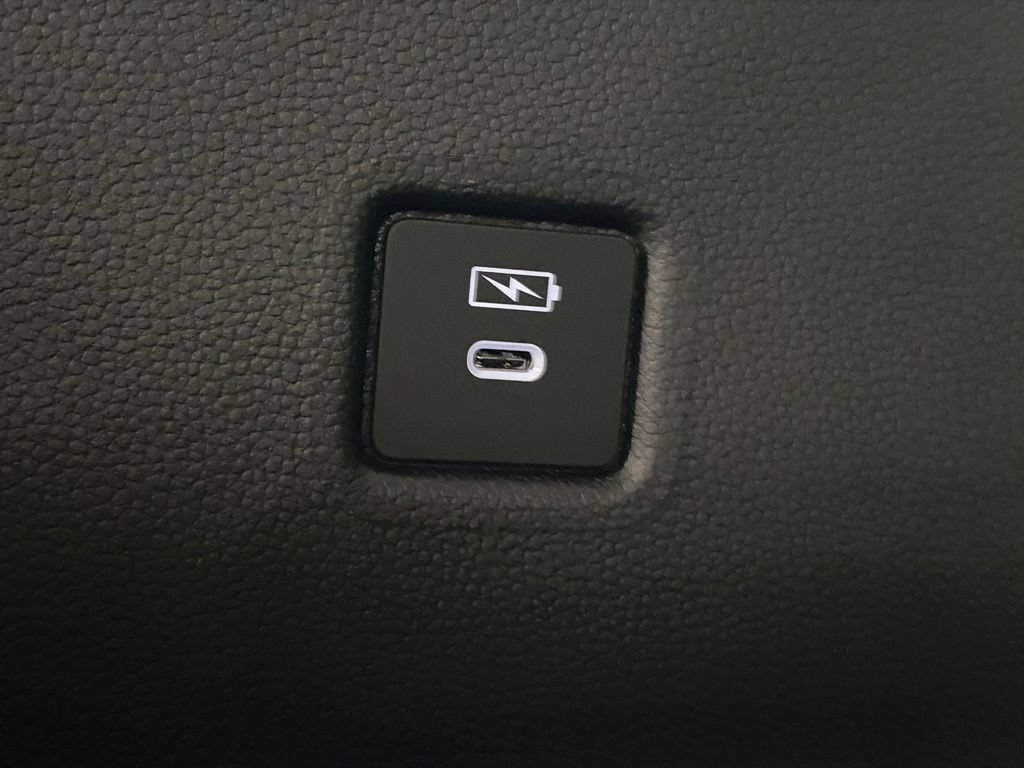 Used 2024 Honda Pilot Touring image 13