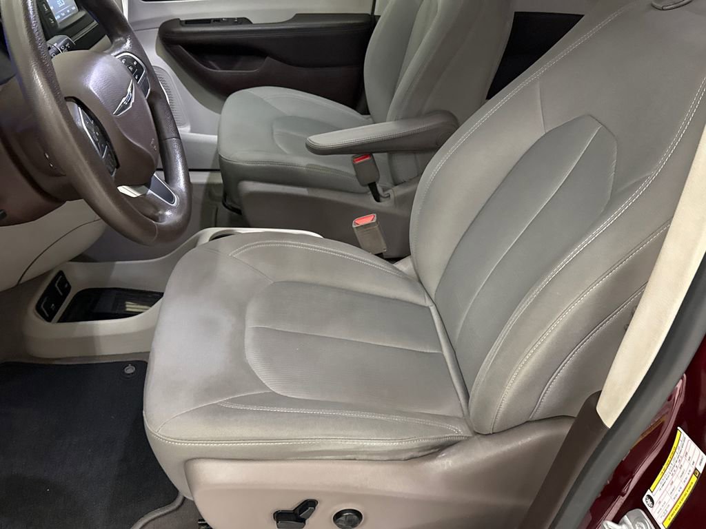 Used 2017 Chrysler Pacifica Touring image 21