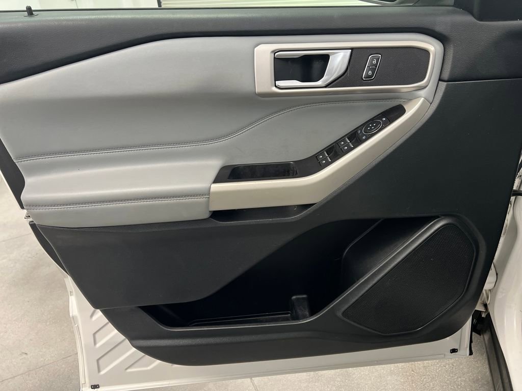 Used 2021 Ford Explorer XLT w/ Equipment Group 202A image 11