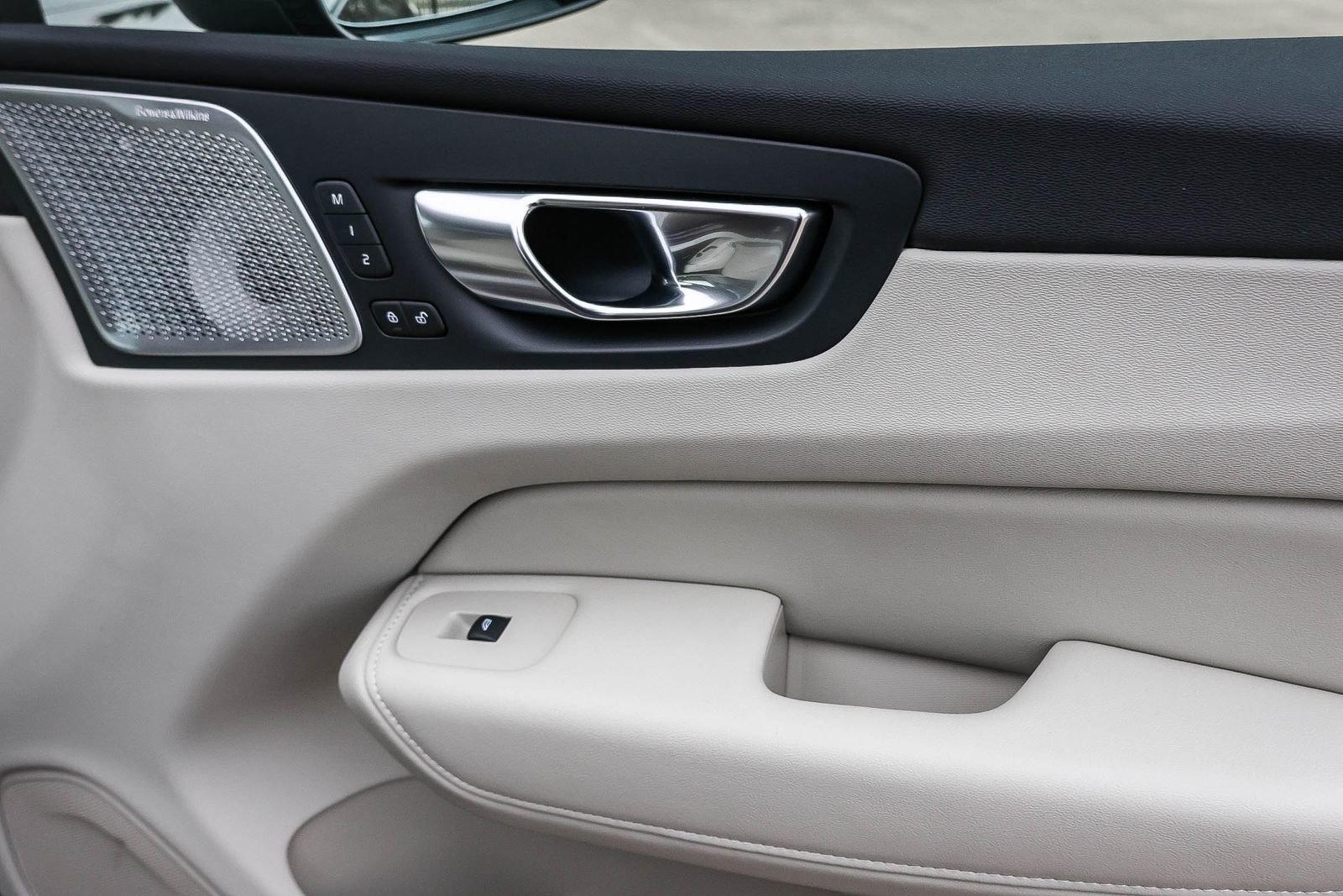 New 2026 Volvo XC60 T8 Ultra w/ Climate Package image 20