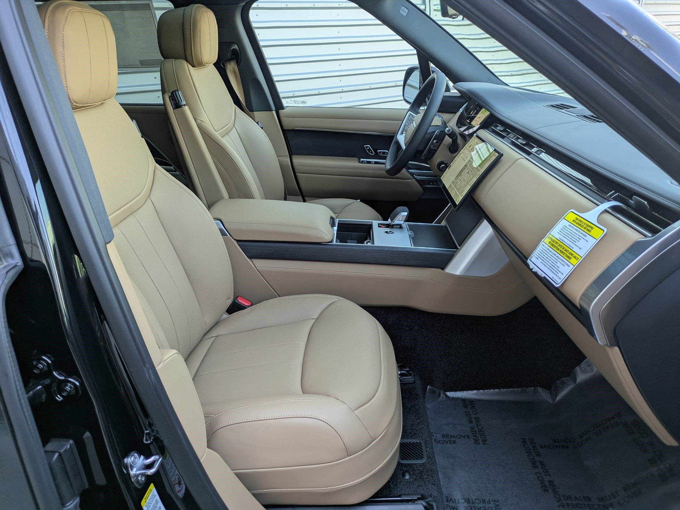 New 2025 Land Rover Range Rover Long Wheelbase SE image 30