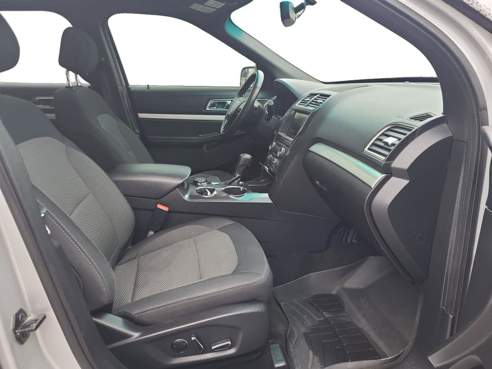 Used 2016 Ford Explorer XLT w/ Equipment Group 201A image 15