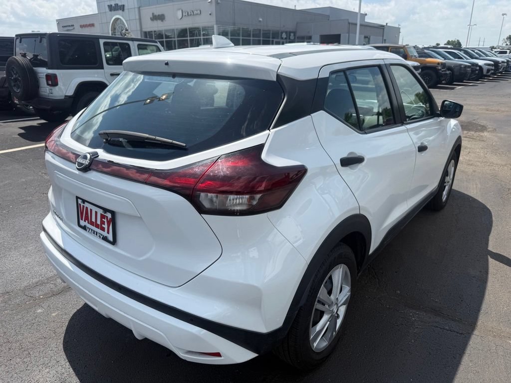 Used 2023 Nissan Kicks S FWD image 3
