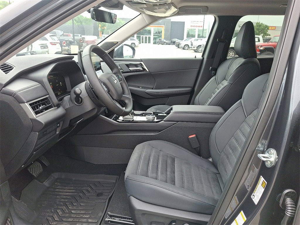 New 2025 Mitsubishi Outlander SE image 6