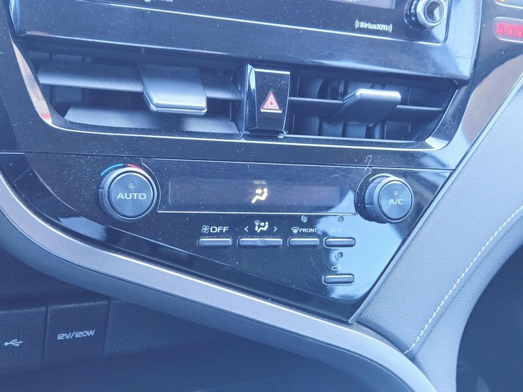 Used 2021 Toyota Camry SE image 26