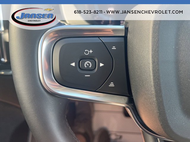 Used 2025 Volvo XC40 B5 Plus image 25