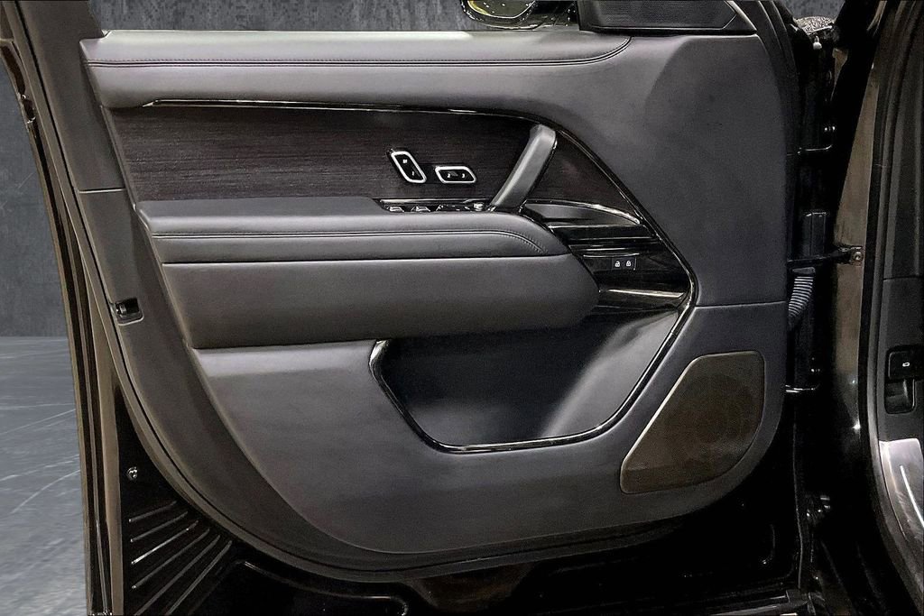 Used 2024 Land Rover Range Rover SV image 20