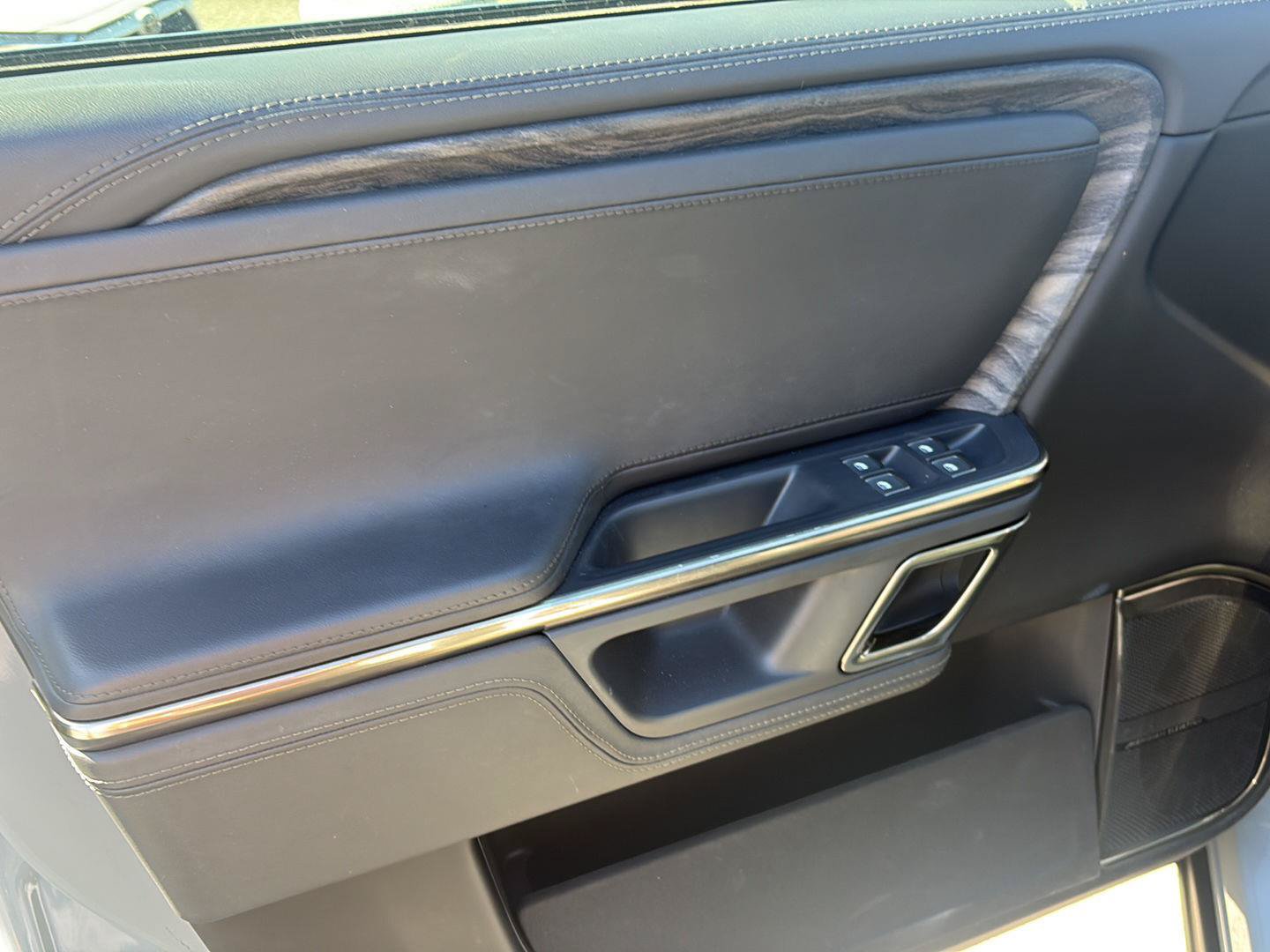 Used 2022 Rivian R1S Launch Edition AWD/4WD image 9