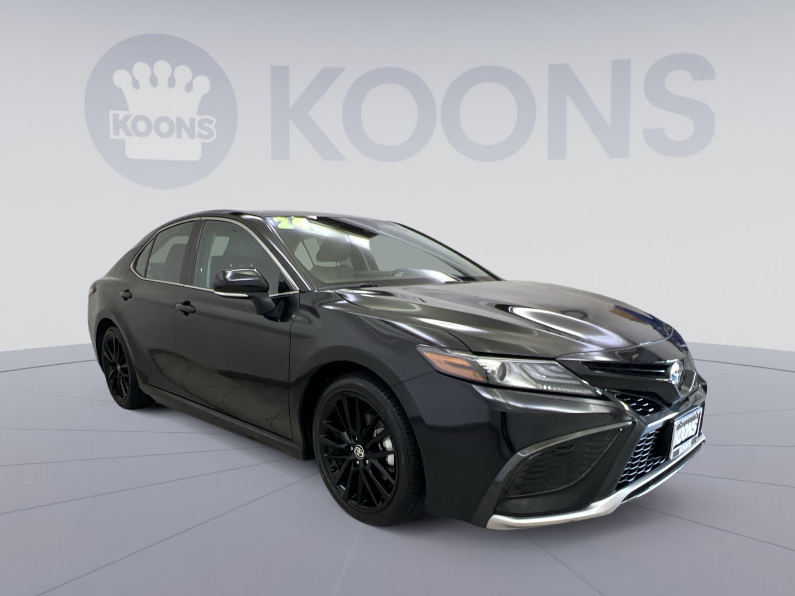 Used 2024 Toyota Camry XSE FWD image 2