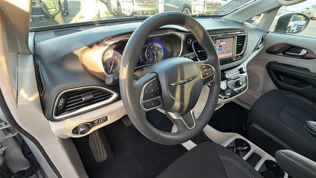 Used 2023 Chrysler Voyager LX FWD image 28