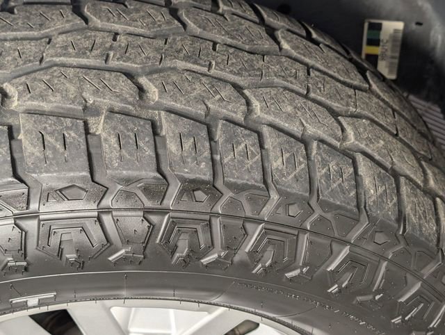 Used 2022 Nissan Frontier SV w/ Technology Package image 9