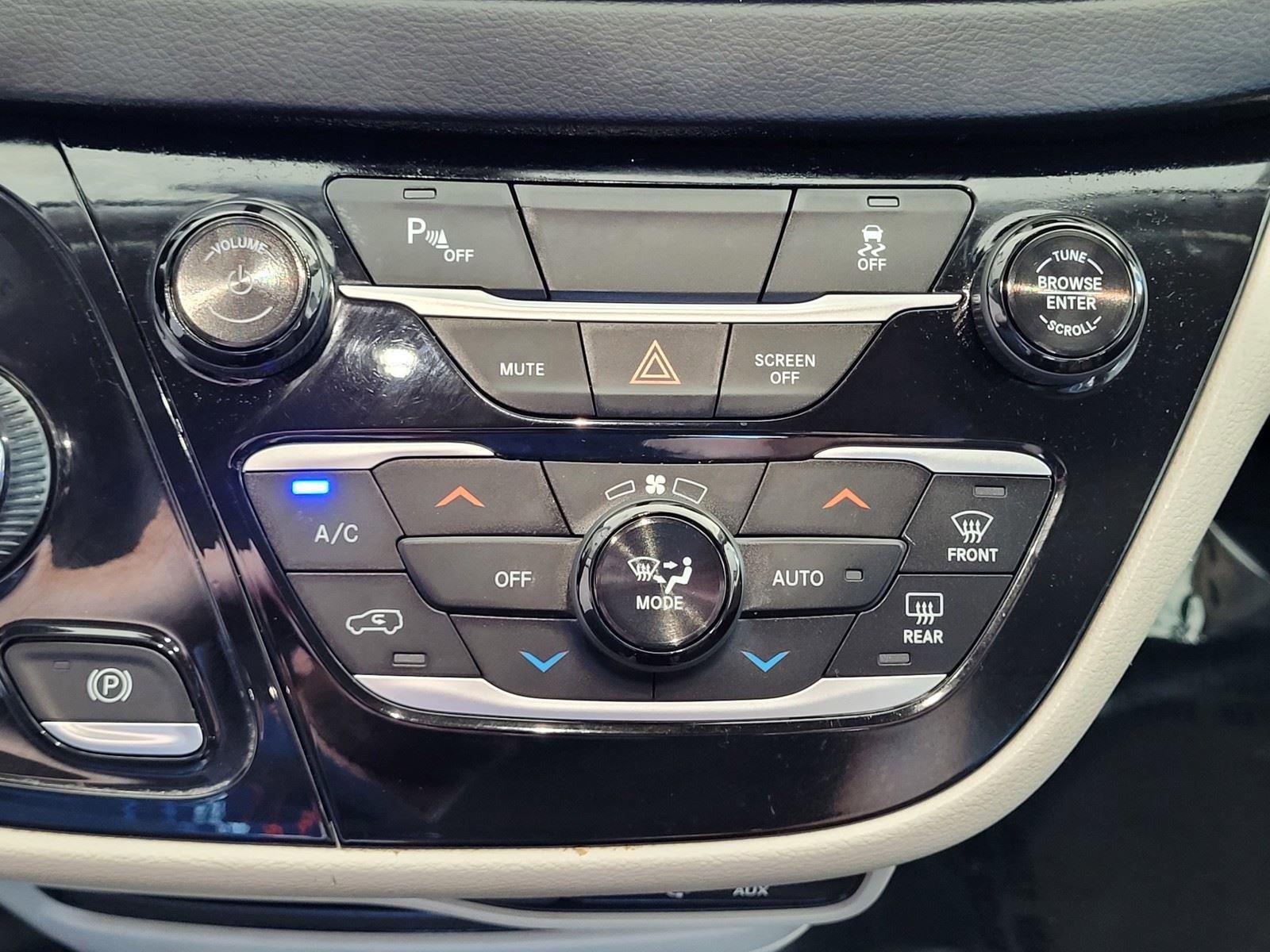 Used 2018 Chrysler Pacifica Touring Plus image 27