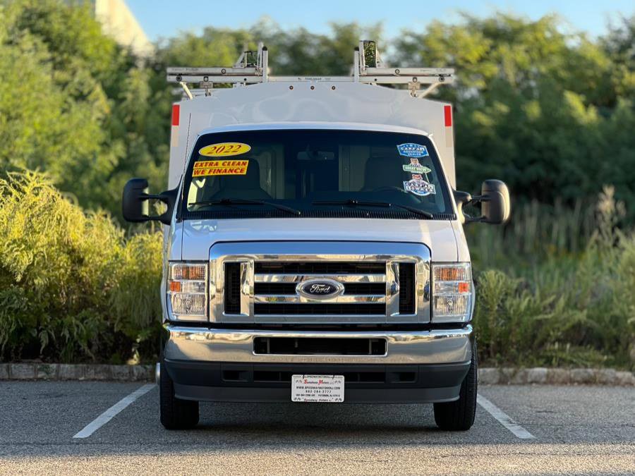 Used 2023 Ford E-350 and Econoline 350 Super Duty w/ Power Windows & Locks Group image 3