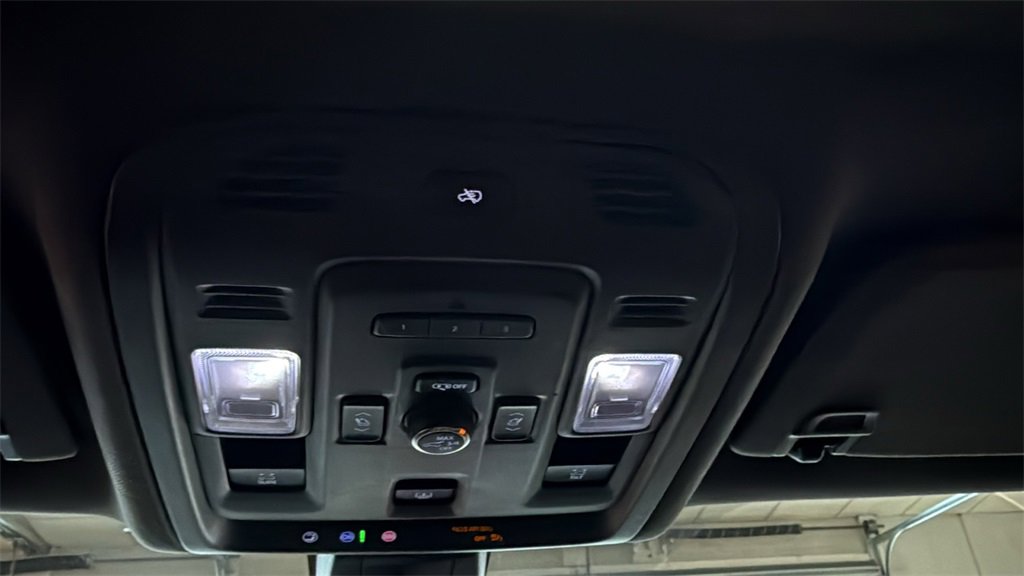 Used 2021 GMC Yukon Denali w/ Denali Premium Package image 37