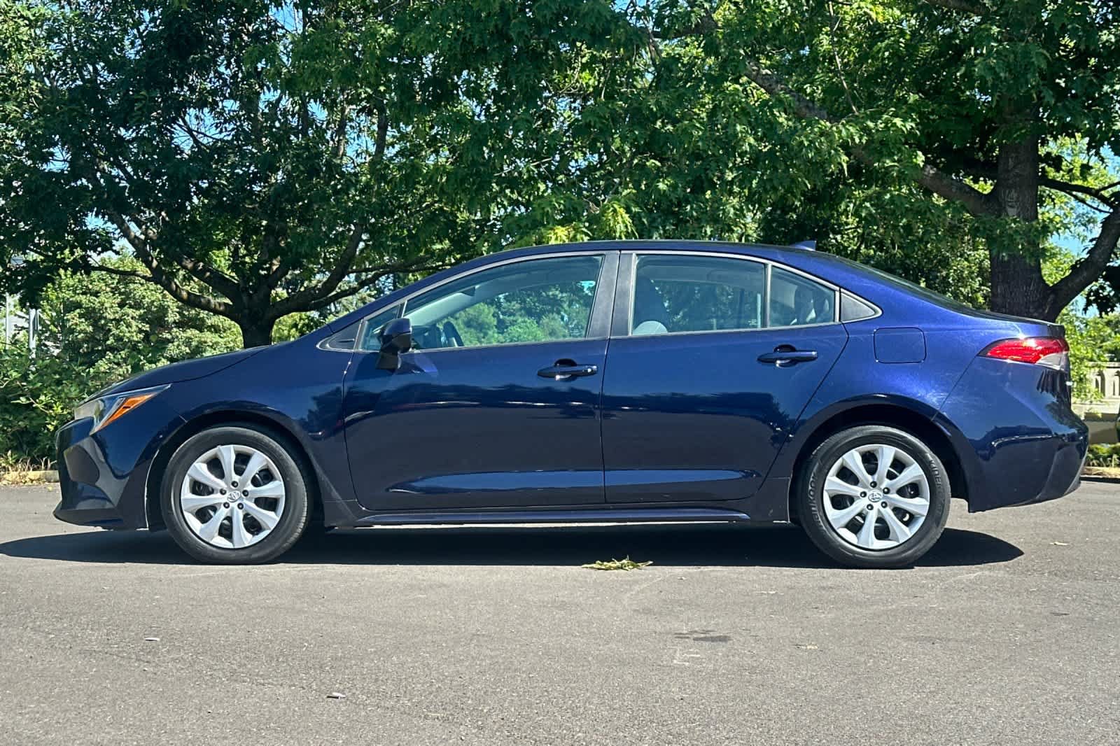 Used 2022 Toyota Corolla LE FWD image 5