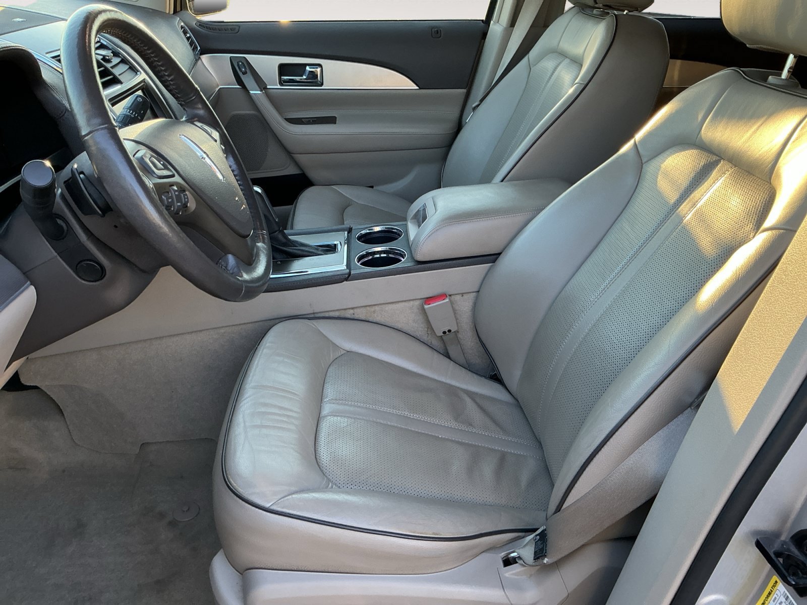 Used 2013 Lincoln MKX FWD image 9