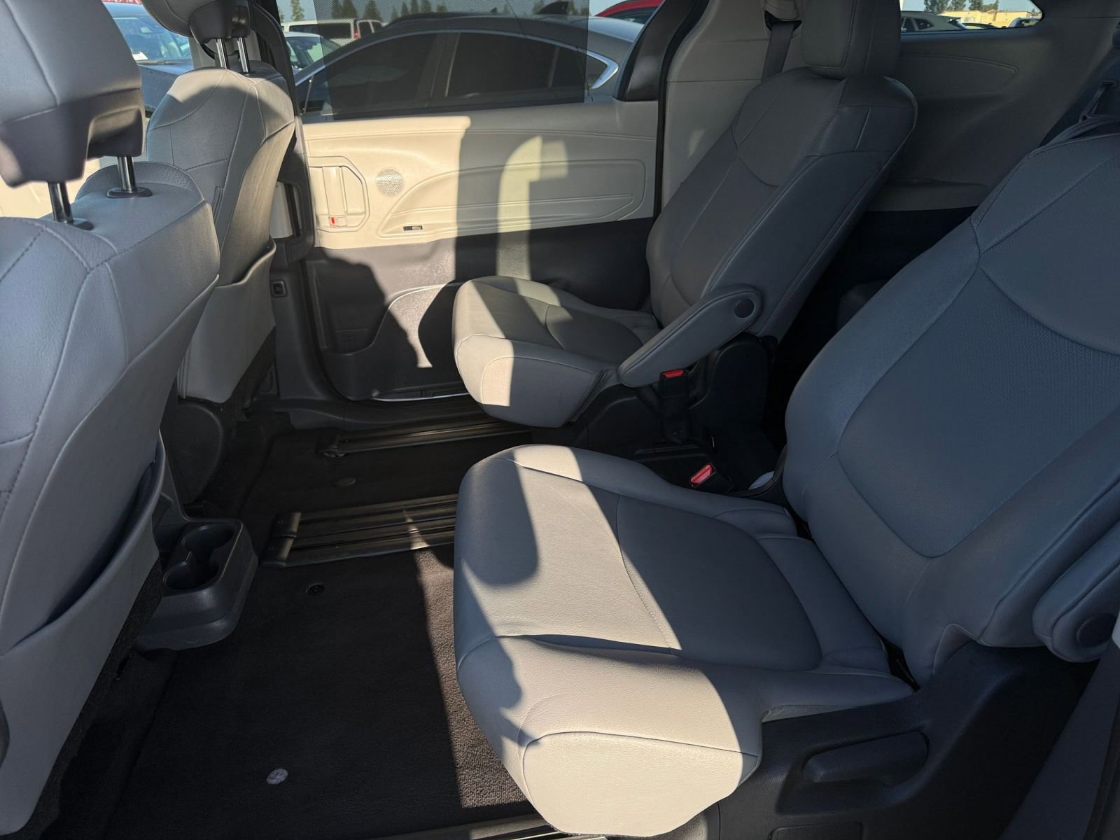 Used 2024 Toyota Sienna XLE image 25