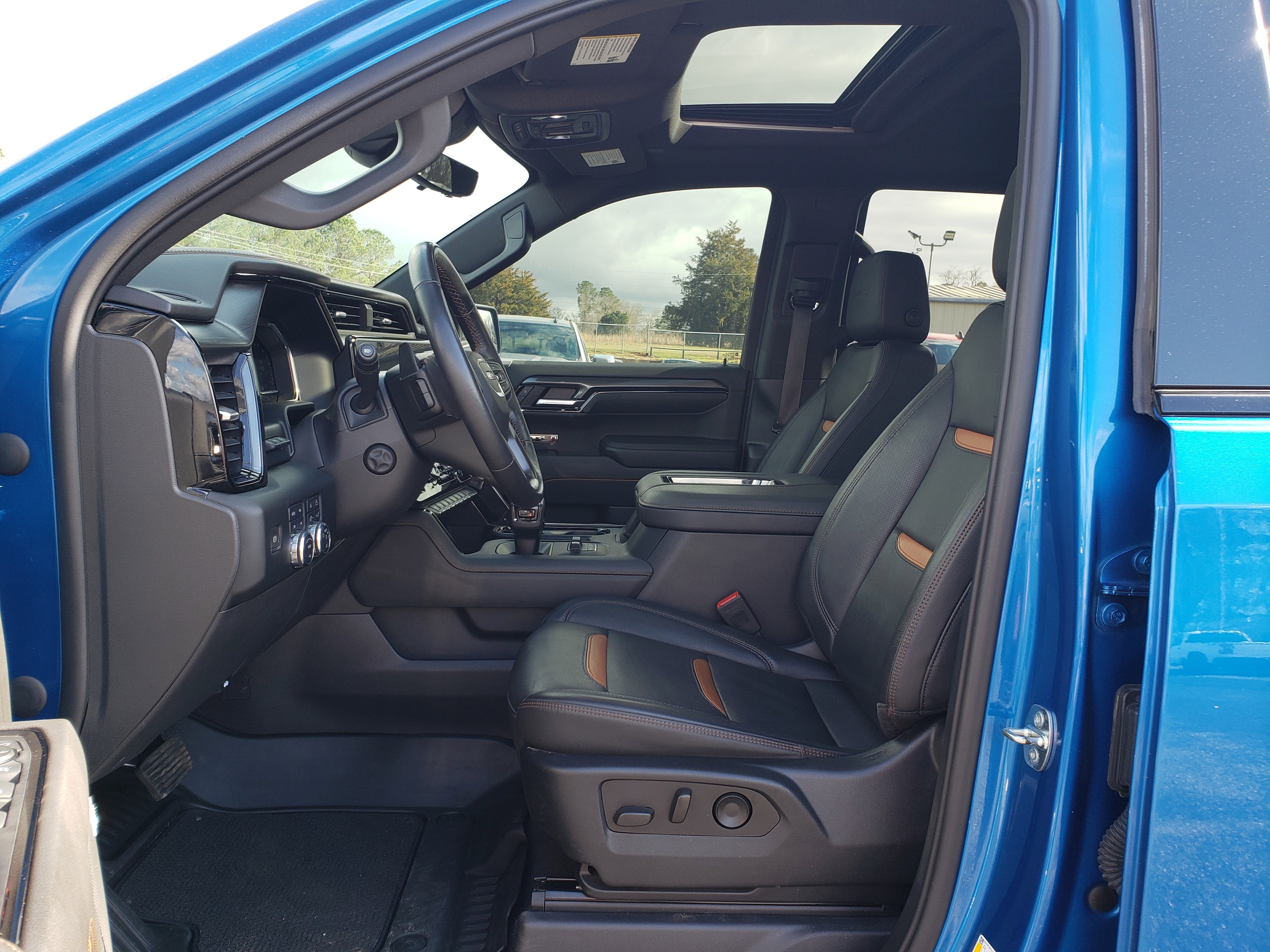 Used 2022 GMC Sierra 1500 AT4 w/ AT4 Premium Package image 31