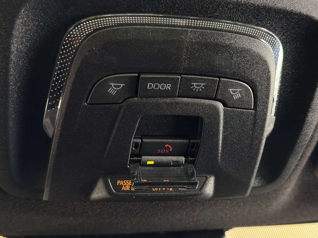 Used 2025 Toyota Corolla SE FWD image 30