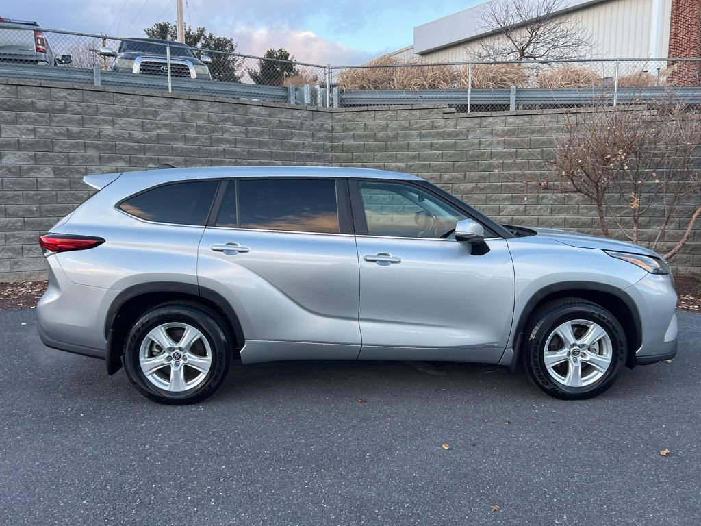 Used 2023 Toyota Highlander LE image 10