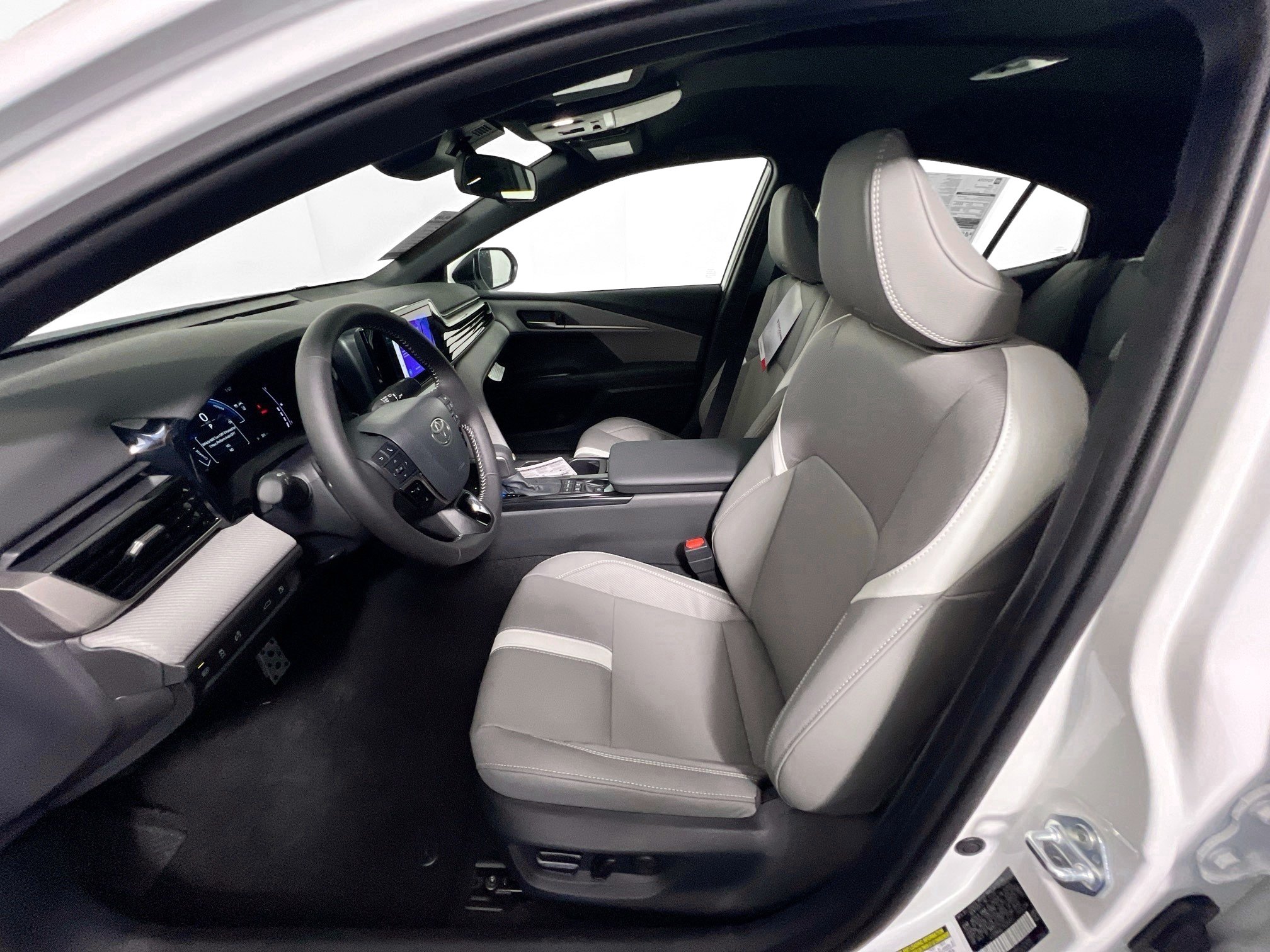 Used 2026 Toyota Camry SE FWD image 14