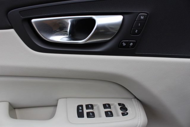Certified 2023 Volvo XC60 B5 Plus w/ Climate Package AWD/4WD image 27