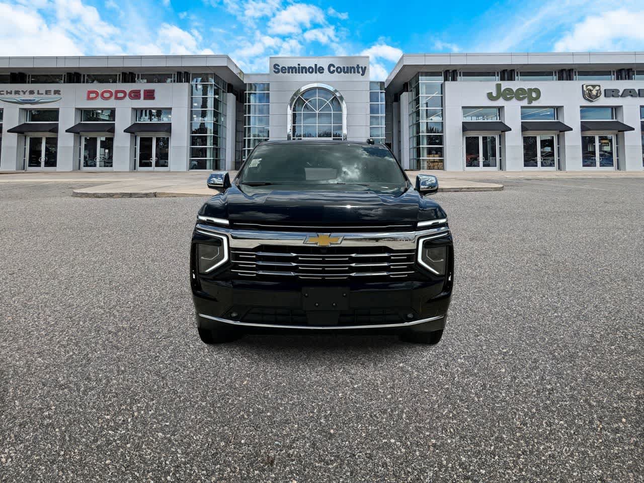 Used 2025 Chevrolet Tahoe Premier AWD/4WD image 3