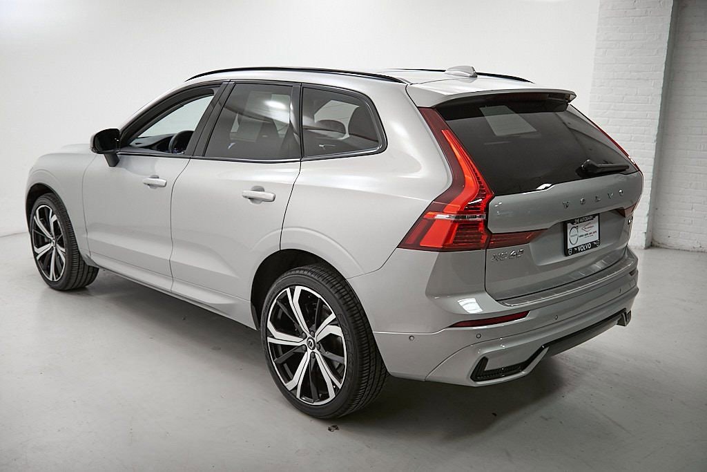 Used 2023 Volvo XC60 B6 Ultimate w/ Protection Package Premier image 7