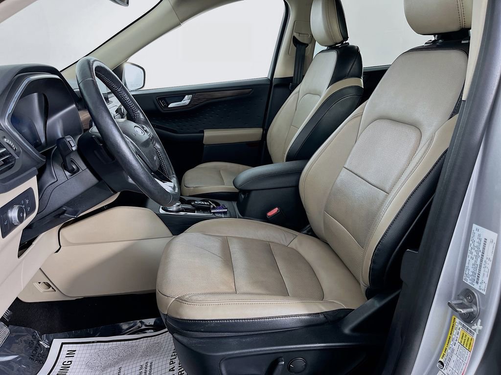 Used 2020 Ford Escape Titanium image 28