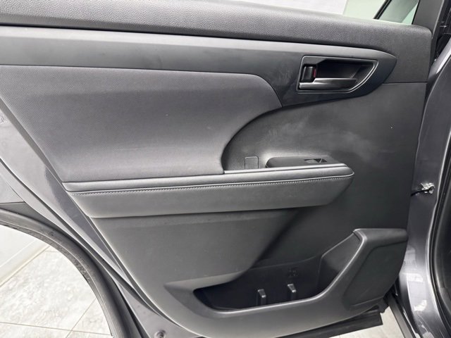 Used 2023 Toyota Highlander LE image 35