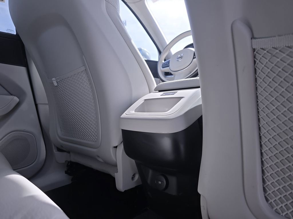 Used 2023 Volvo XC60 B5 Plus w/ Climate Package image 11