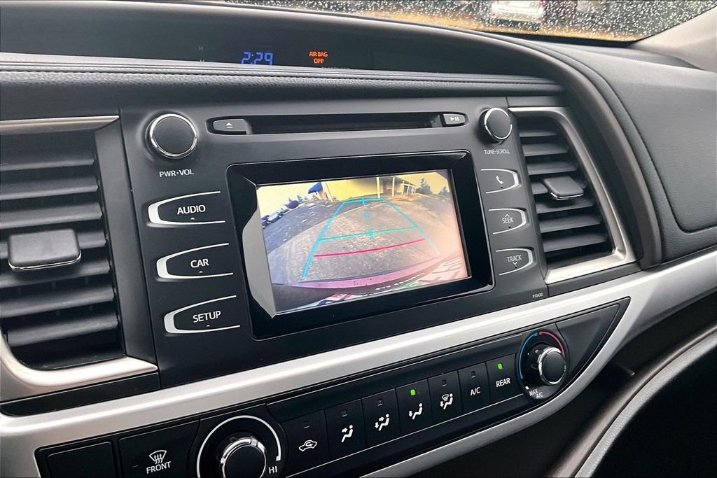Used 2014 Toyota Highlander LE FWD image 29