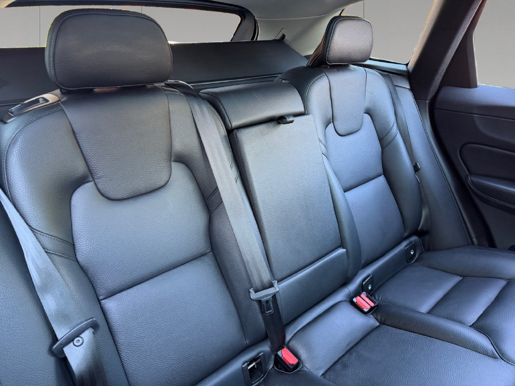 Used 2023 Volvo XC60 B5 Plus w/ Climate Package AWD/4WD image 19
