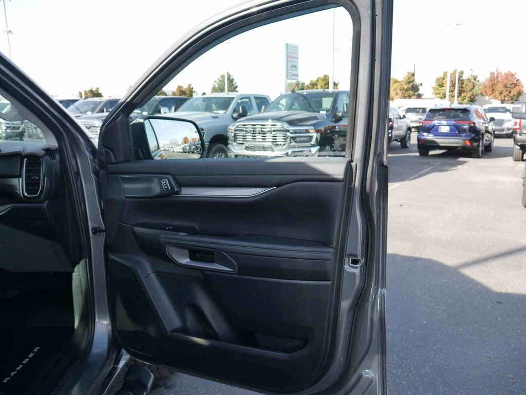 Used 2025 Ford Ranger Lariat w/ FX4 Off-Road Package image 25