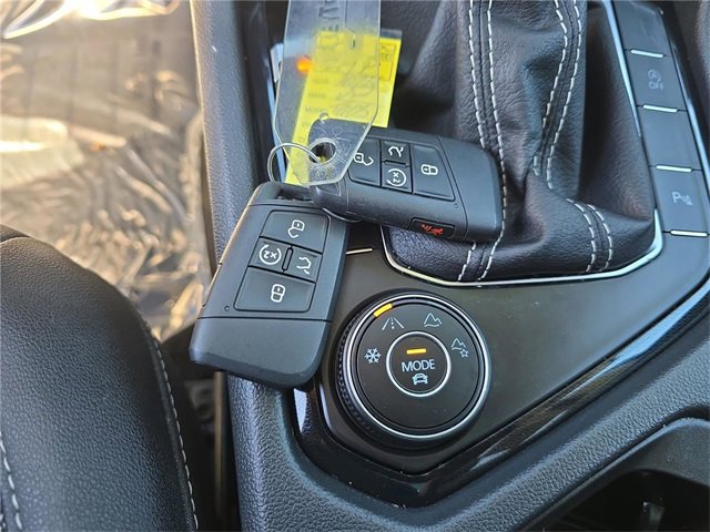 Used 2025 Volkswagen Taos SE image 26