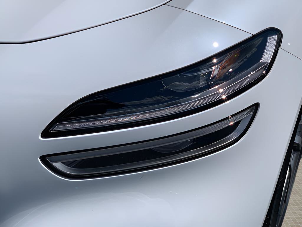 Certified 2025 Genesis G70 2.5T image 10