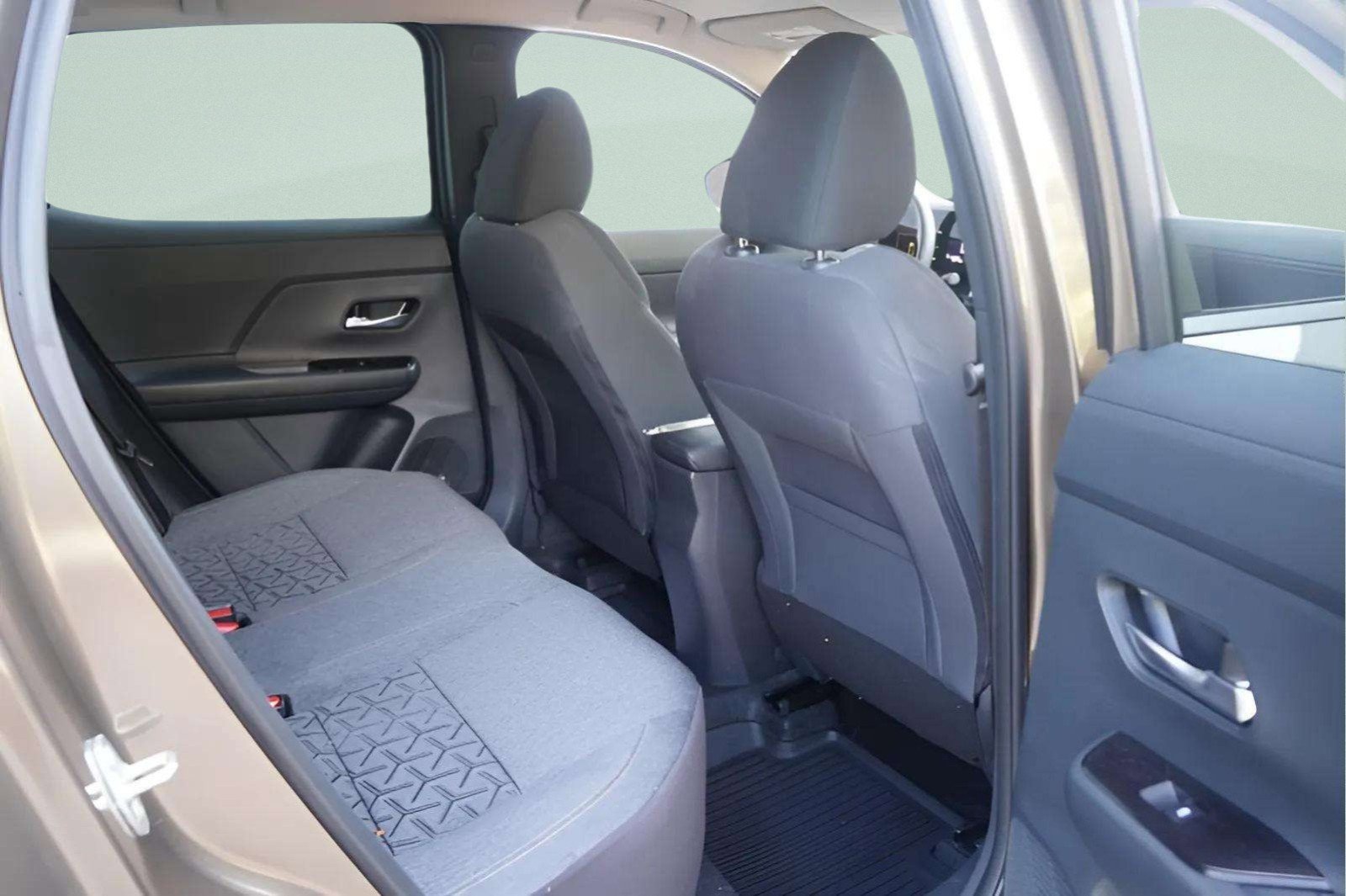 Used 2025 Nissan Kicks SV image 34