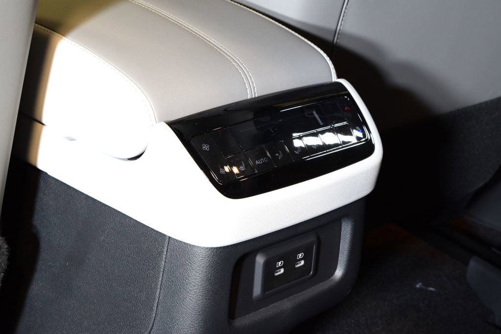 Certified 2026 INFINITI QX60 Luxe w/ Cargo Package AWD/4WD image 32