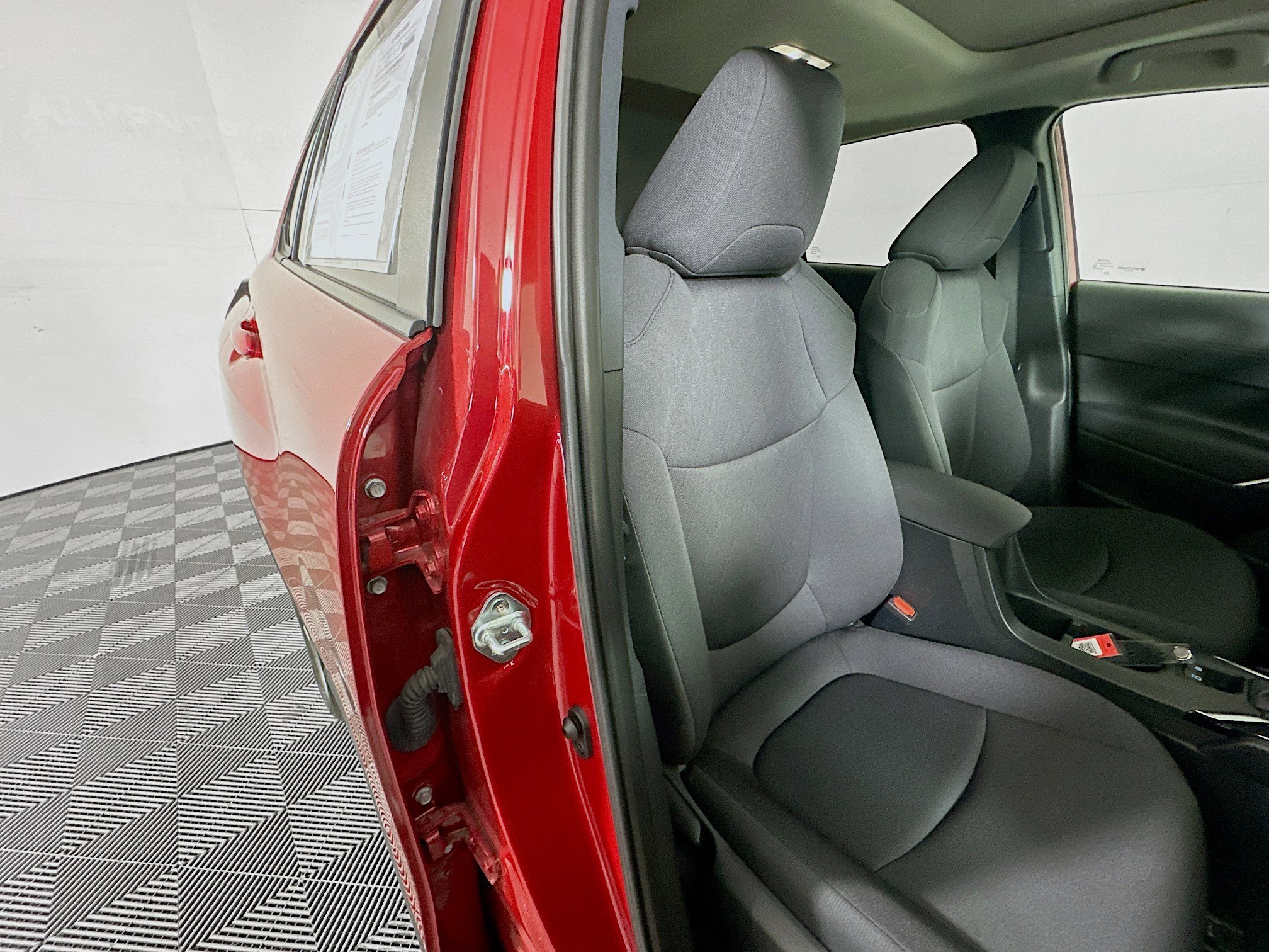 Used 2024 Toyota Corolla Cross LE w/ Moonroof Package image 28