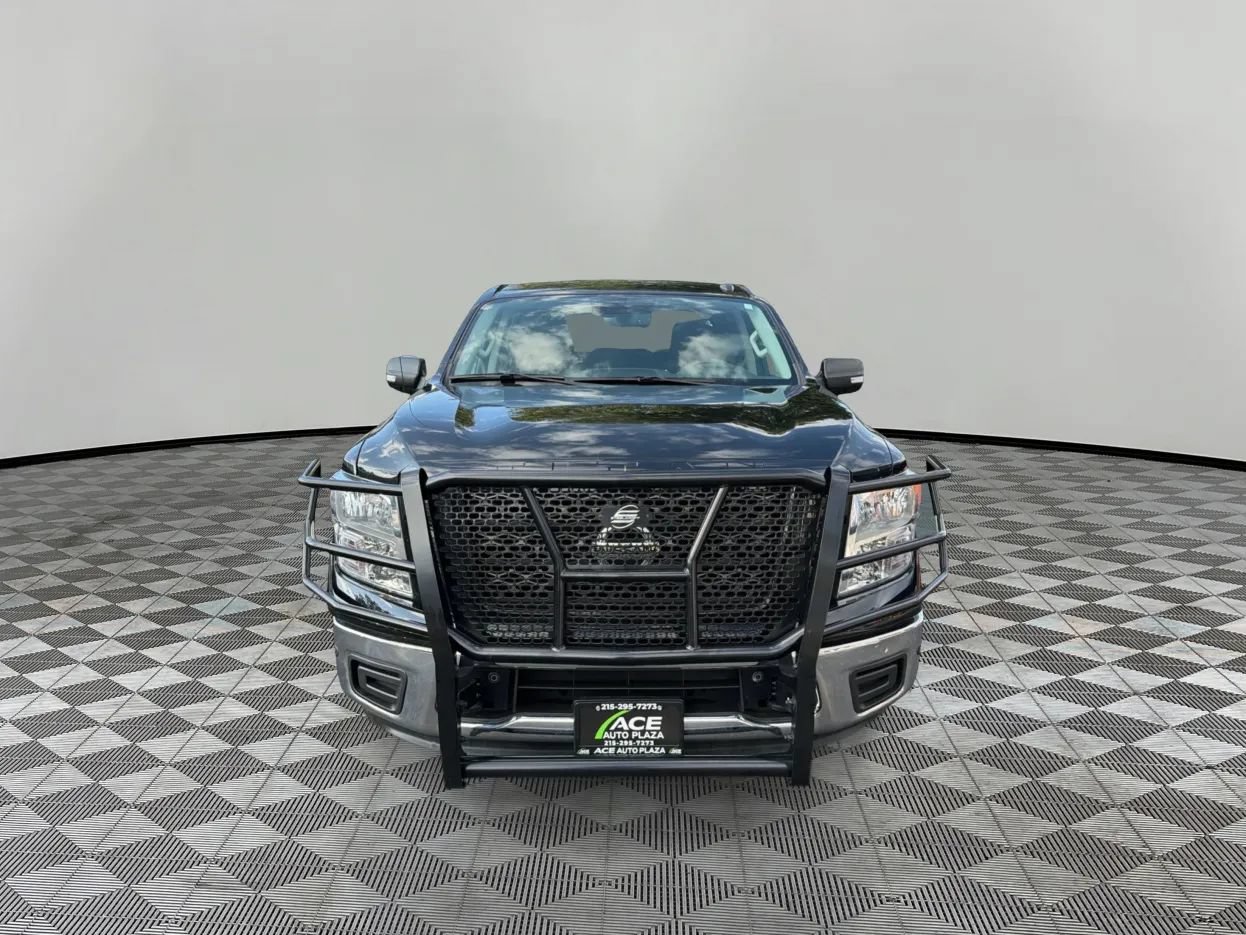Used 2019 Nissan Titan SV w/ SV Convenience Package AWD/4WD image 3