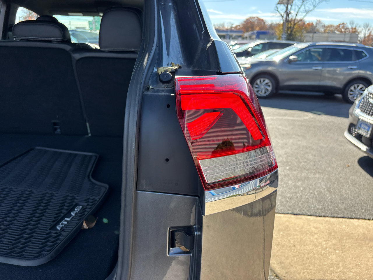 Used 2021 Volkswagen Atlas Cross Sport SE image 21