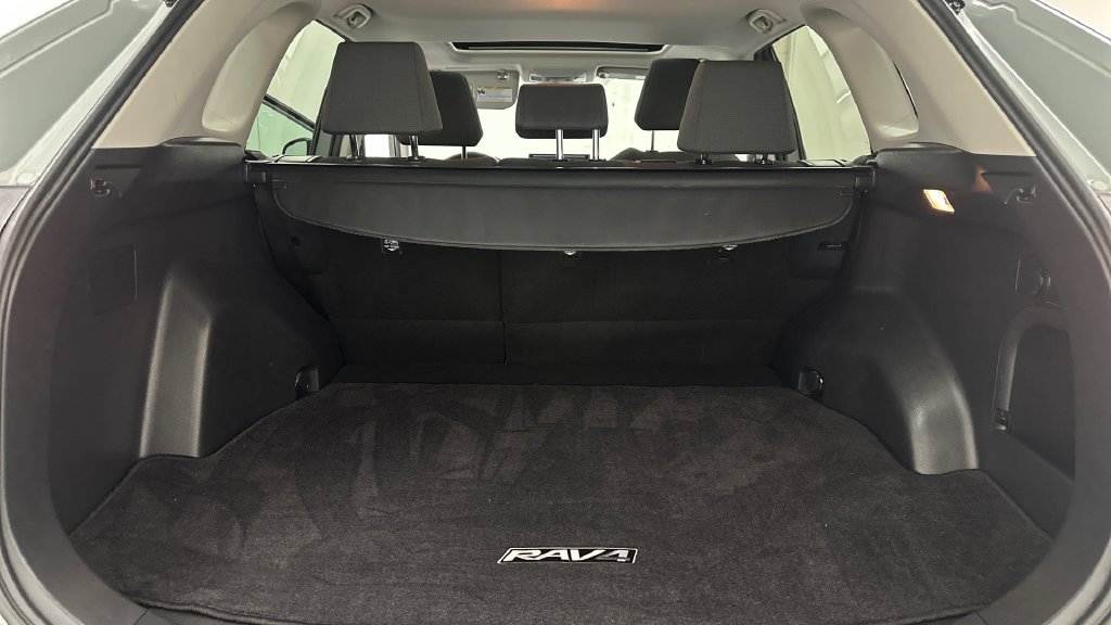 Used 2021 Toyota RAV4 XLE w/ Convenience Package AWD/4WD image 13